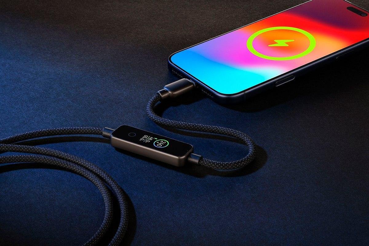 Кабел с TFT дисплей USB-C към USB-C 240W 120 см. черна оплетка